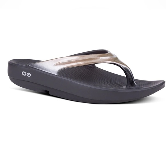 Oofos WOMEN'S OOLALA LUXE SANDAL - LATTE
Size 9.0 - Picture 1 of 12